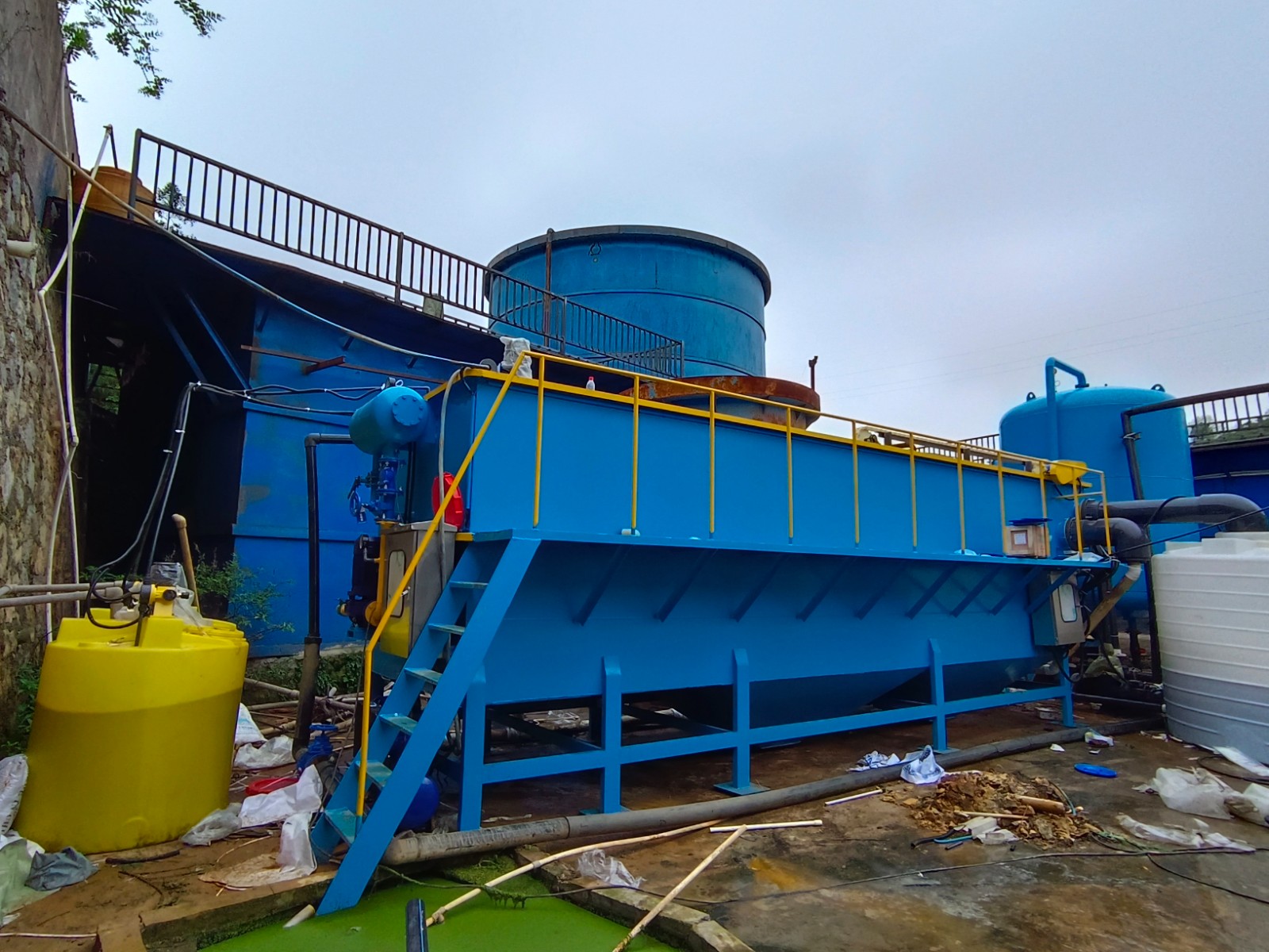 <a href='http://www.rcdream.cn/' target='_blank' title='氣浮機'><strong>氣浮機</strong></a>，高效<a href='http://www.rcdream.cn/' target='_blank' title='氣浮機'><strong>氣浮機</strong></a>，溶氣氣浮機，氣浮機安裝現(xiàn)場